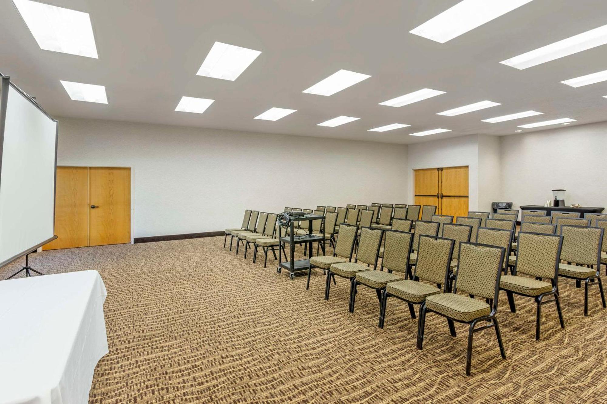Comfort Suites Ogden Conference Center Экстерьер фото