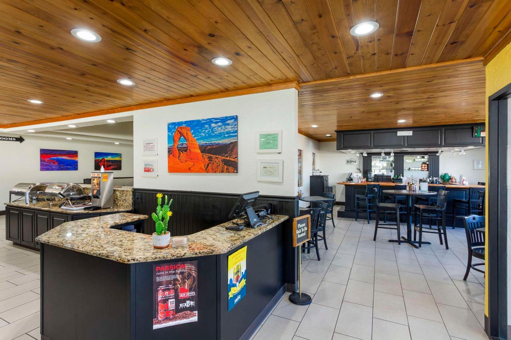 Comfort Suites Ogden Conference Center Экстерьер фото