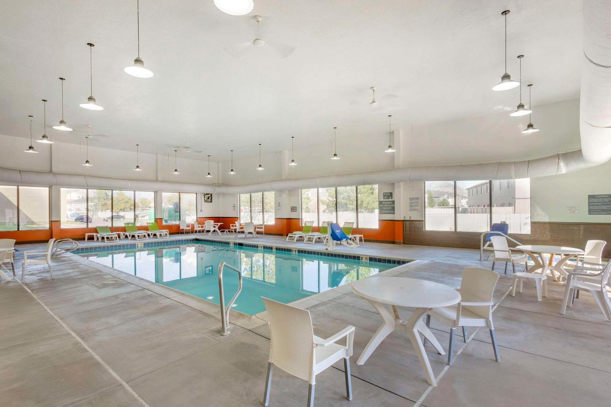 Comfort Suites Ogden Conference Center Экстерьер фото