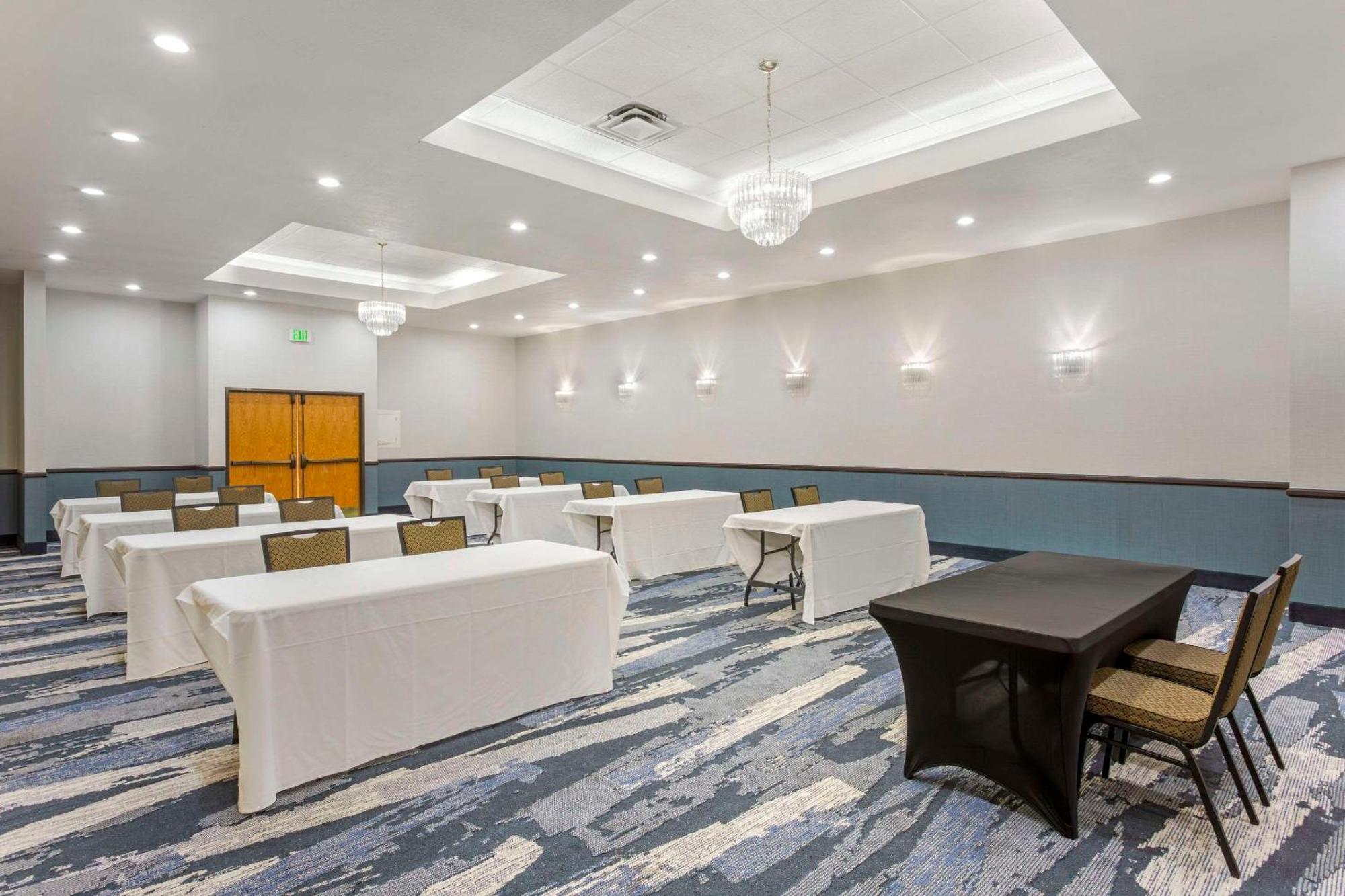 Comfort Suites Ogden Conference Center Экстерьер фото